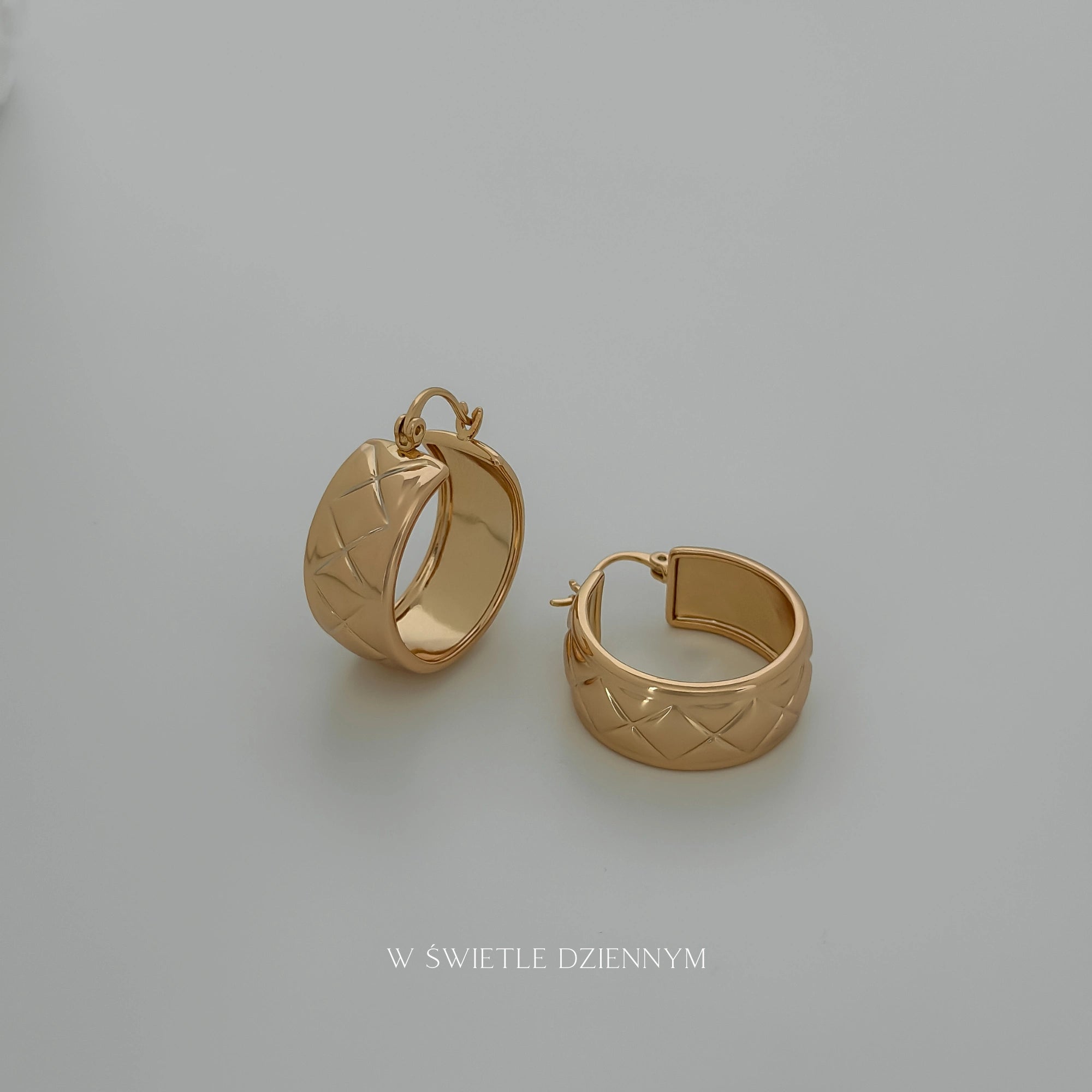 Pleat Wide Hoops