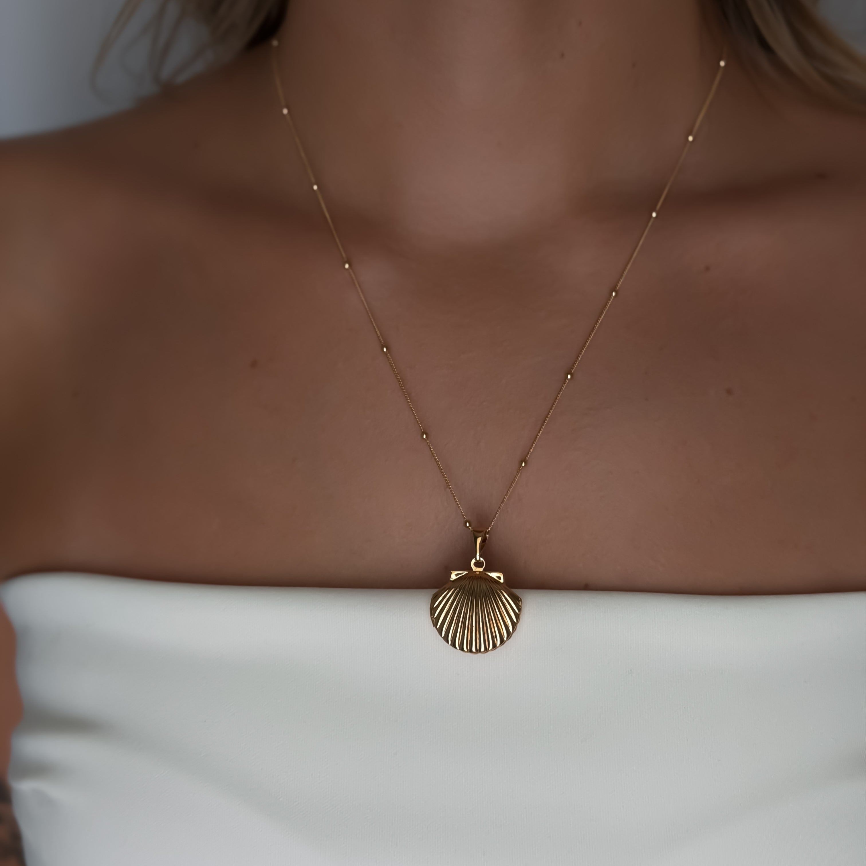 Shell Locket Nacklace