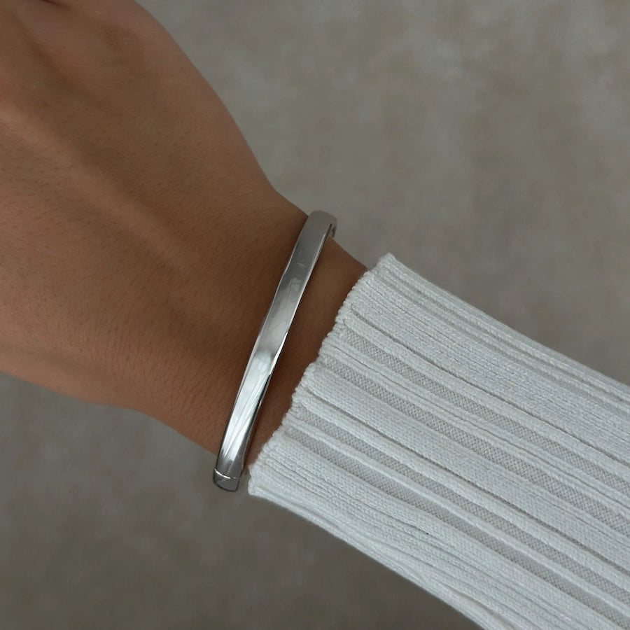 Chic Bangle [Silver]
