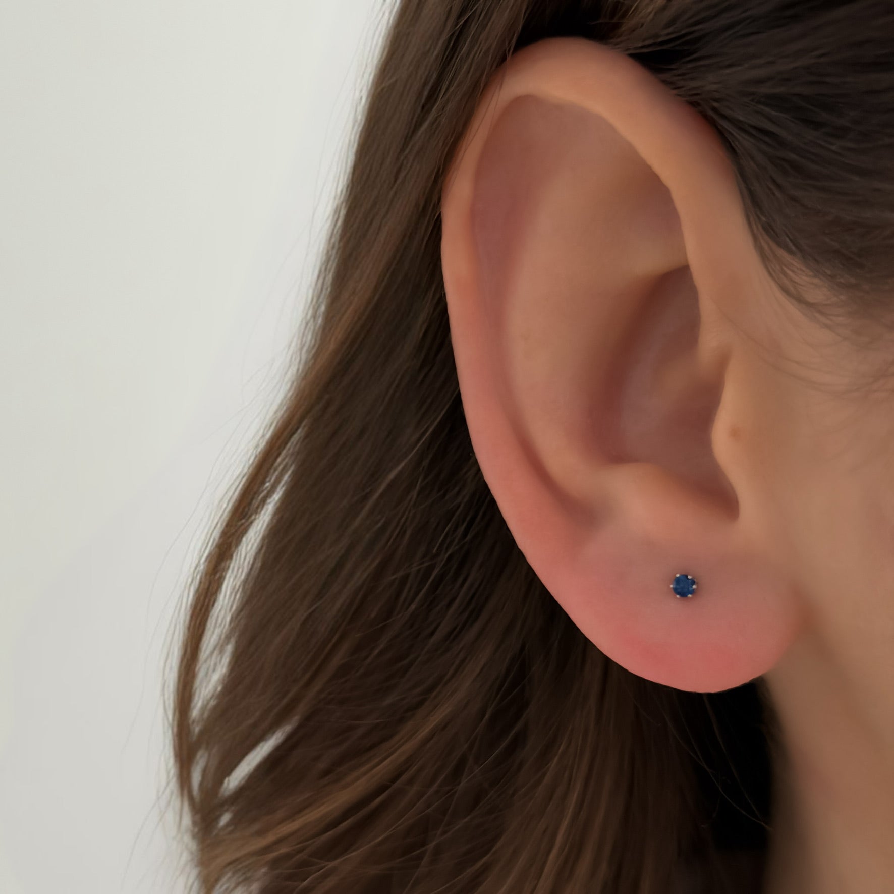 Sapphire Tiny Studs [Silver]