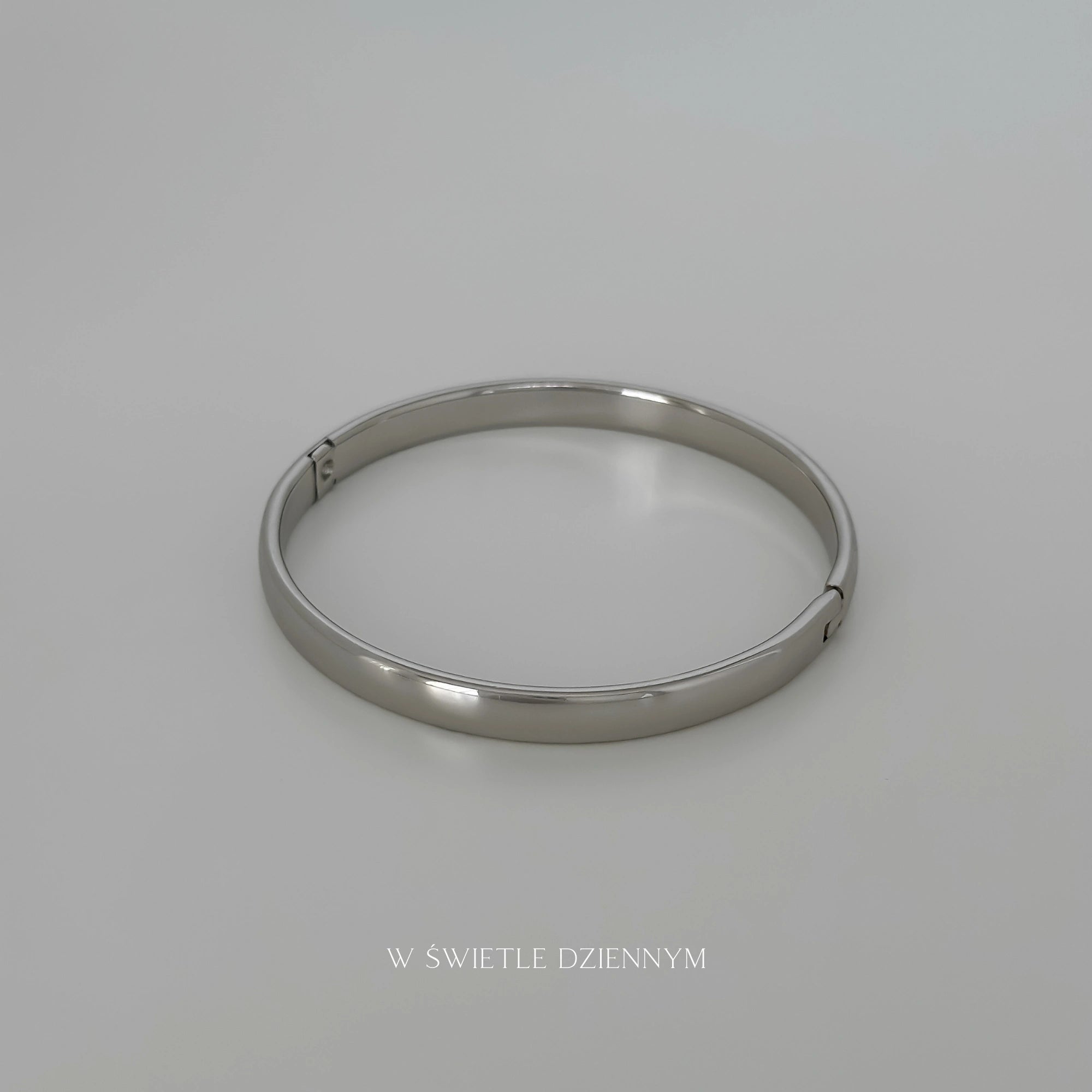 Chic Bangle [Silver]