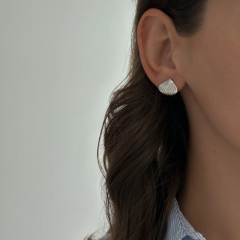 Shell Studs [Silver]