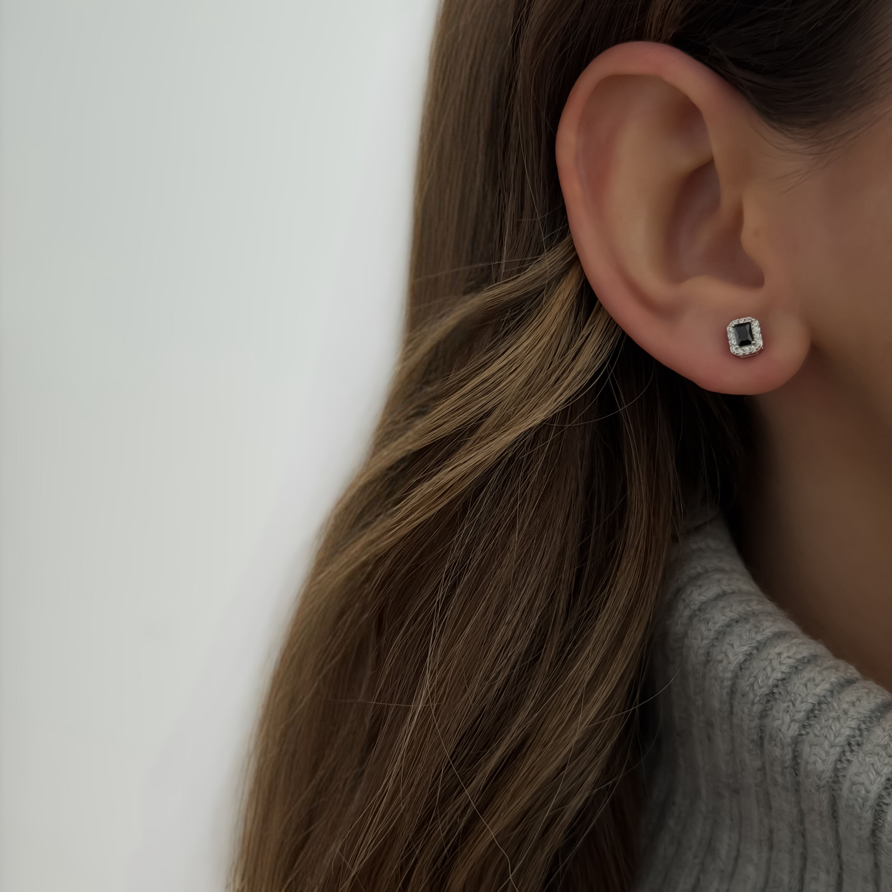 Charlotte Black Studs [Silver]