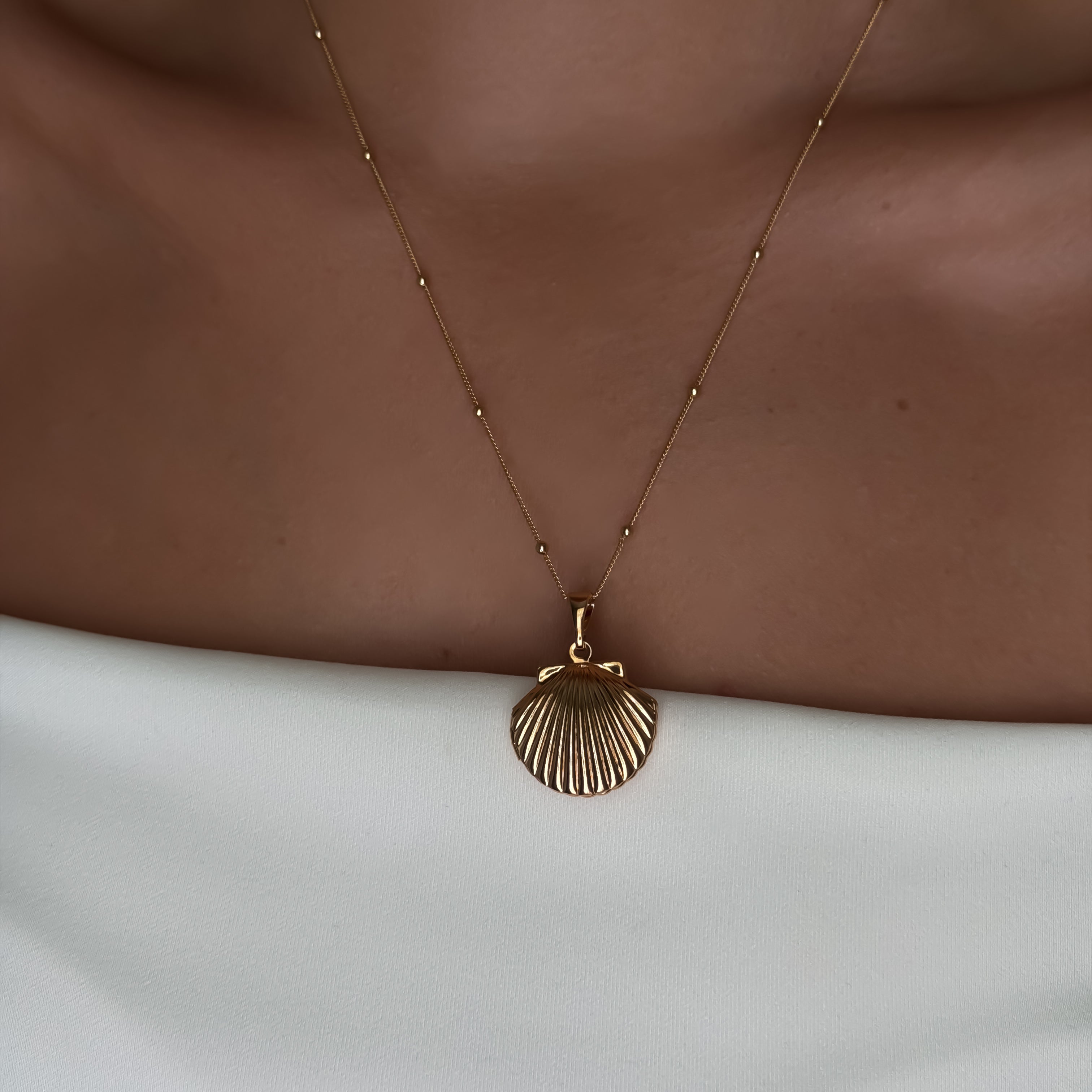 Shell Locket Nacklace